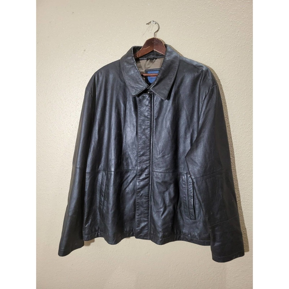 R & O Men's Black Leather Jacket. Size XL. Cond. Is Very Good.